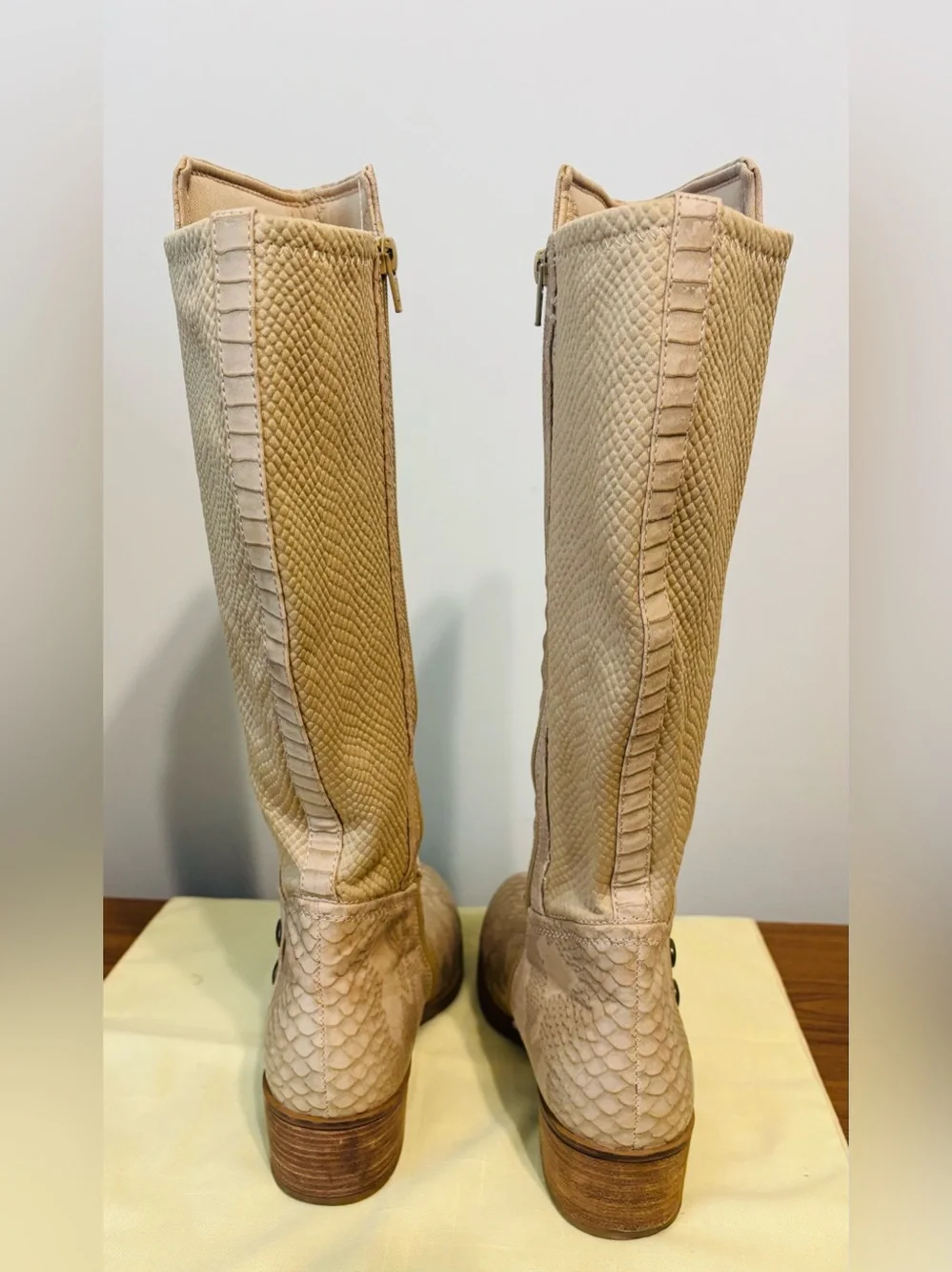 Baretraps Boots Women’s Beige Snakeskin Low Heel Mid-Calf Side Zip Size 8/9 Fall